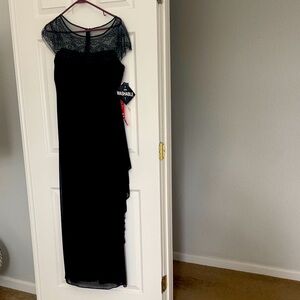 Elegant Black Lace Maxi Dress